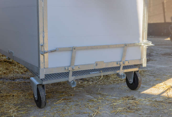 KERBL Kälberbox Premium mit schwenkbarem Boden